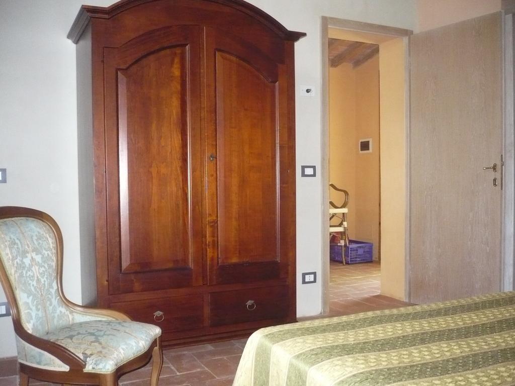 Casa Vacanze "Casale Al Pino" ริปาร์เบลลา ภายนอก รูปภาพ