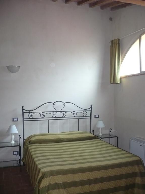 Casa Vacanze "Casale Al Pino" ริปาร์เบลลา ภายนอก รูปภาพ