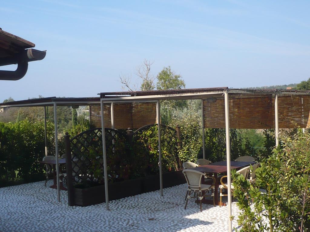 Casa Vacanze "Casale Al Pino" ริปาร์เบลลา ภายนอก รูปภาพ