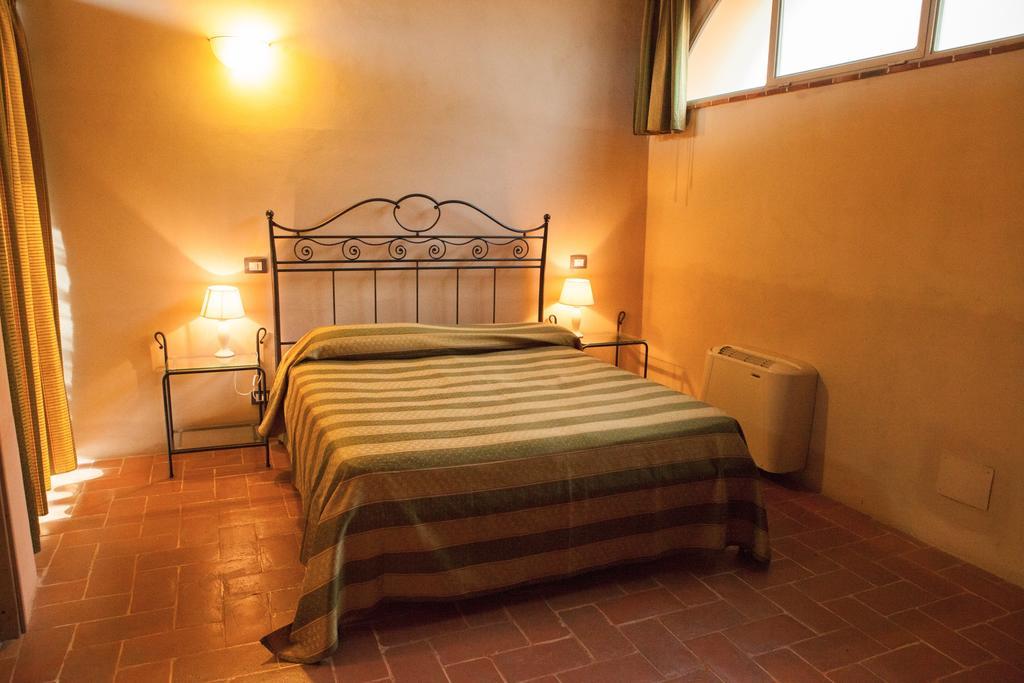 Casa Vacanze "Casale Al Pino" ริปาร์เบลลา ภายนอก รูปภาพ