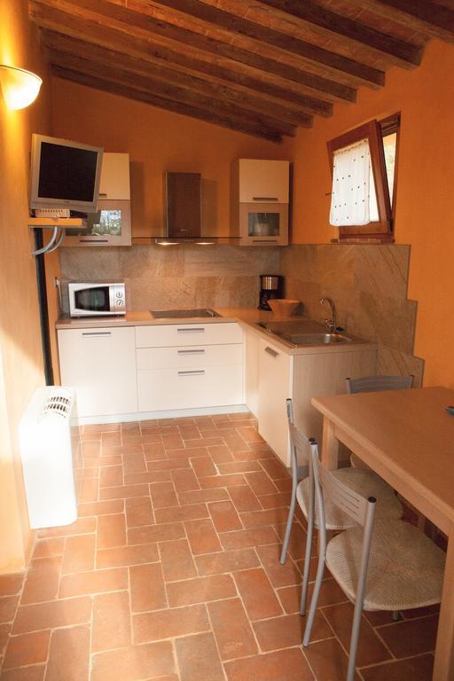 Casa Vacanze "Casale Al Pino" ริปาร์เบลลา ภายนอก รูปภาพ