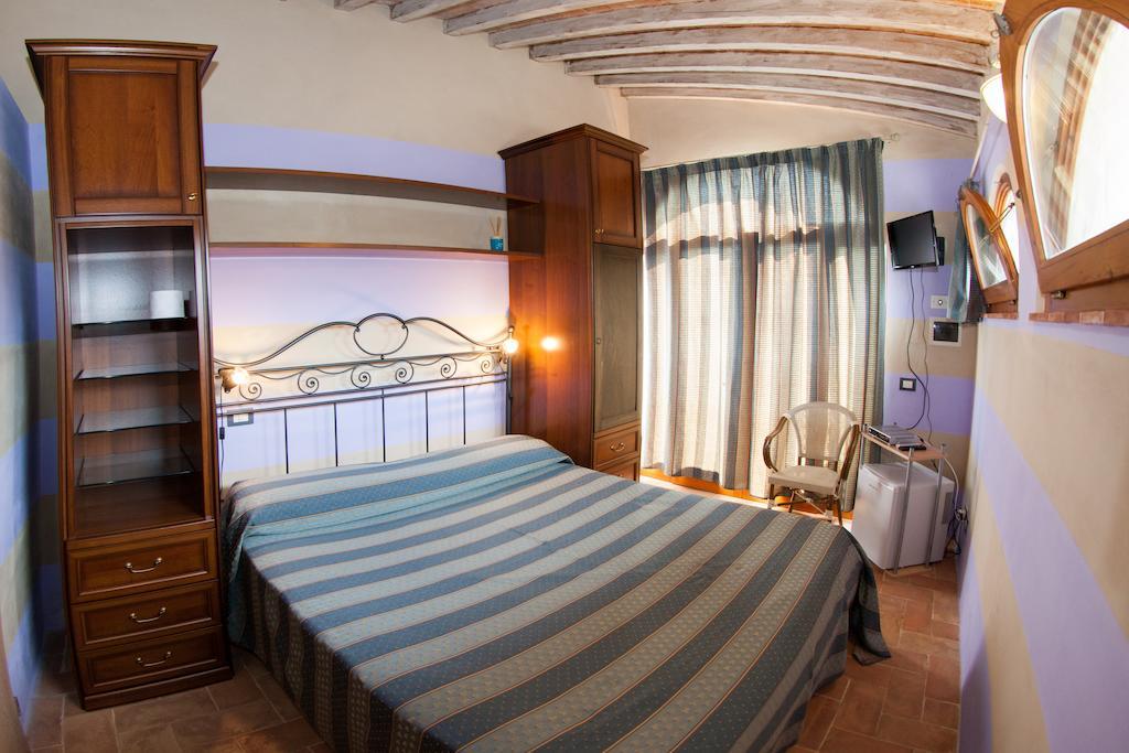 Casa Vacanze "Casale Al Pino" ริปาร์เบลลา ห้อง รูปภาพ