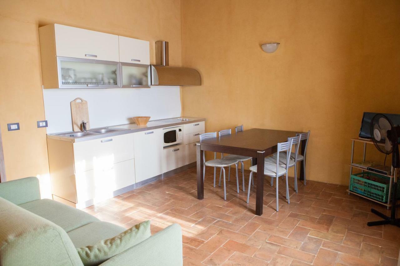Casa Vacanze "Casale Al Pino" ริปาร์เบลลา ภายนอก รูปภาพ